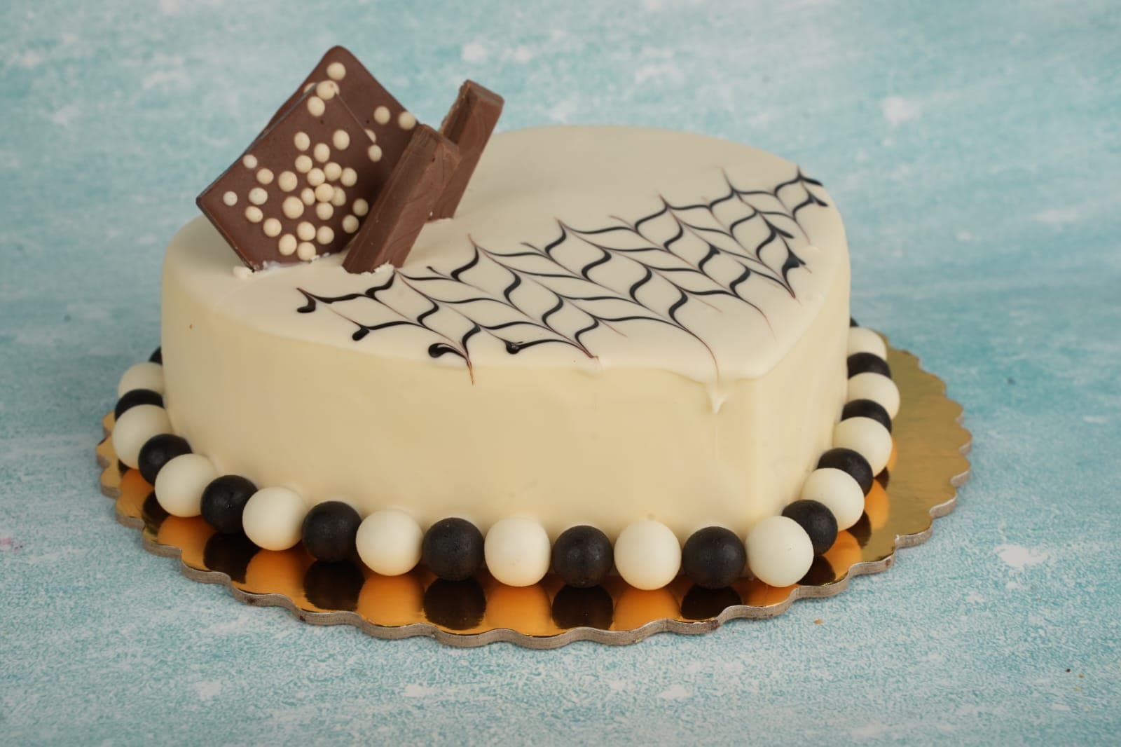 Cake 1 kg (10 - 12 Persons)